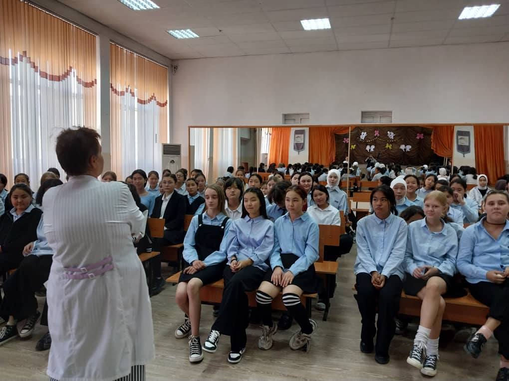 Школа бишкек 3. Гимназия 67 бишкек. Киргизы в школе. Школы в киргизтане. Ученики киргизии.